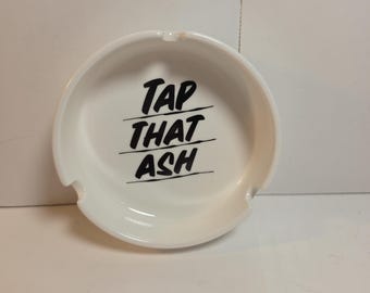 Posacenere in ceramica "Tap That Ash" di Baron Von Fancy, edizione Prospect NY 2019, nuovo nella confezione originale, streetwear.