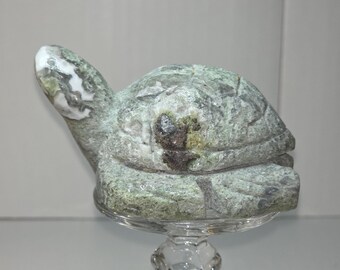 Tortuga marina tallada en cristal de ágata musgosa / Figura de piedra verde / Regalo para amantes del océano