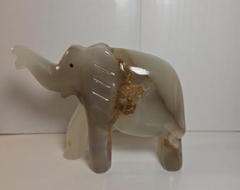Figura antigua de elefante tallada en ónix de gran tamaño con trompa levantada, piedra de la buena suerte, 5"x6", 2 libras.