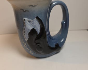 Caneca Souvenir Vintage K&S Alaska de 1985, com Esmalte em Estilo de Argila Ártica e Formato de Chifre de Baleia em 3D, Decoração Costeira do Oceano Pacífico Noroeste dos Anos 80