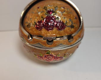 Caixa de joias esférica em formato de rosa esmaltada, estilo vintage, em metal dourado, recipiente para recordações com toque campestre, presente floral para ela.