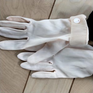 Vintage 1960s style pink cotton gloves