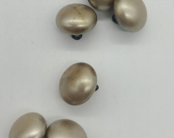 6 Vintage "Pearl" ish Buttons