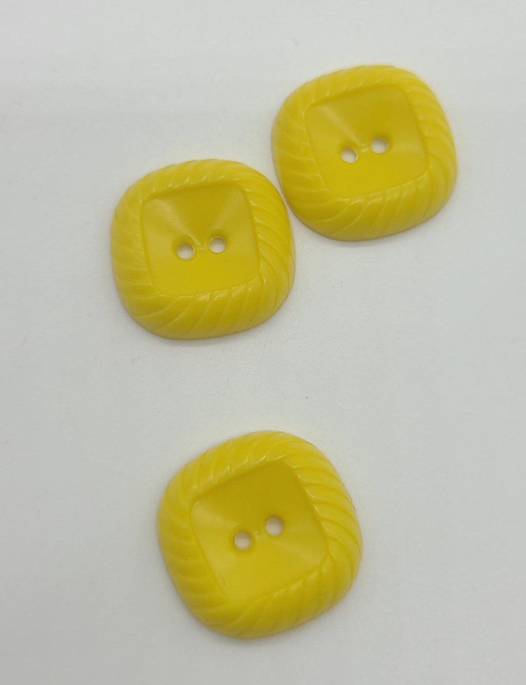 Yellow Button Set 3 Yellow Vintage Buttons - Etsy