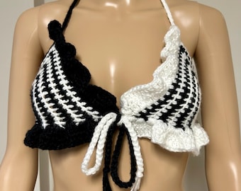 Bralette con bloques de color y volantes