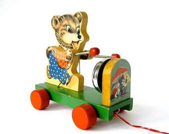 Vintage Pull Along Bear - old pull along wooden toy