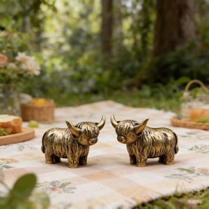 Solid Brass 0.8‘’ Highland Cow Planter | Mini Brass Animal Planter for Indoor Plants | Rustic Farmhouse Decor | Unique Plant Lover Gift