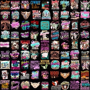 Puede incluir: Una colección de coloridos diseños gráficos con temas del oeste y rodeo. Los diseños presentan textos como "Cowboy", "Cowgirl", "Rodeo Queen" y "Boots", junto con imágenes de botas, herraduras y calaveras de toros. Los diseños están sobre un fondo negro.