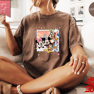 Retro Mickey and Friends Signatures Shirt, Vintage Disney Graphic Tee, Family Matching Disney Lover Gift, Nostalgic Mickey Mouse T-Shirt zdjęcie 14