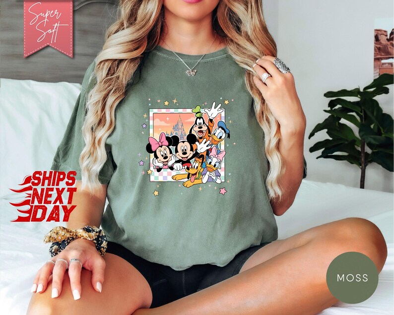 Retro Mickey and Friends Signatures Shirt, Vintage Disney Graphic Tee, Family Matching Disney Lover Gift, Nostalgic Mickey Mouse T-Shirt zdjęcie 10