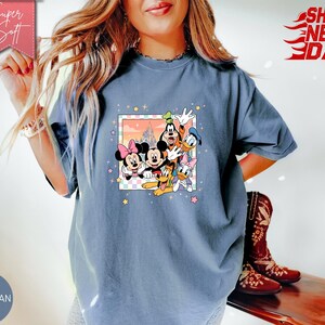 Retro Mickey and Friends Signatures Shirt, Vintage Disney Graphic Tee, Family Matching Disney Lover Gift, Nostalgic Mickey Mouse T-Shirt zdjęcie 13