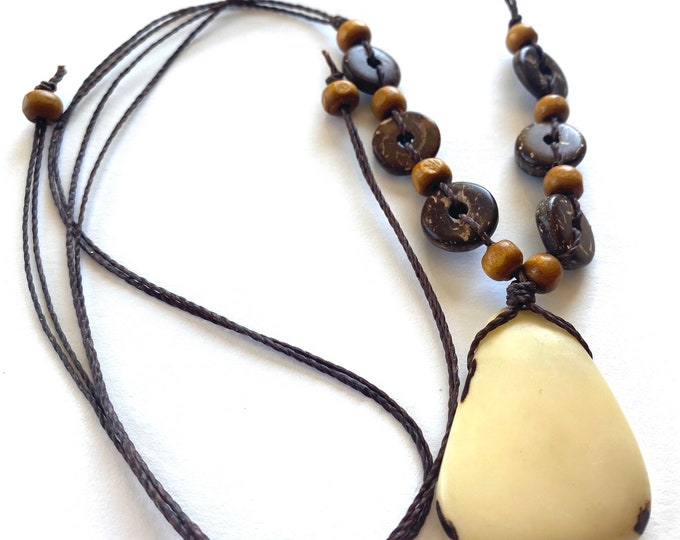 Tagua Nut- Pendant Necklace , Tagua, Boho Jewelry, Boho chic, Eco Friendly, Eco Fashion