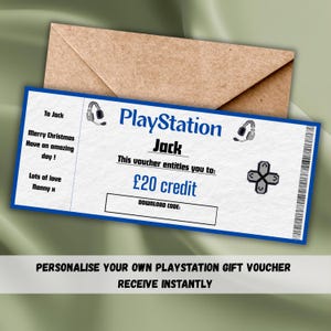 Może przedstawiać: Spersonalizowany bon upominkowy PlayStation z niebieską obwódką, z imieniem "Jack" i kredytem £20. Bon zawiera ikonę kontrolera i grafikę słuchawek. Tekst brzmi "Wesołych Świąt" i "Miłego dnia!" z wiadomością od "Nanny X".