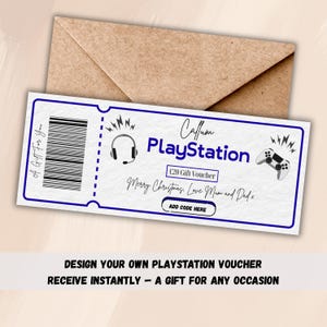 Op de afbeelding: Een witte PlayStation cadeaubon met een blauwe rand, een barcode en de tekst "Callum PlayStation". Inclusief een bruine envelop. De bon luidt "Merry Christmas, Love Mum and Dad x".
