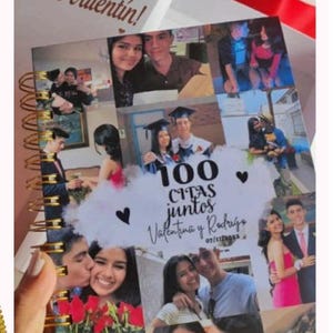 Könnte beinhalten: Ein Spiral-Fotoalbum mit mehreren Fotos von Paaren. Auf dem Cover steht der spanische Text "100 Dates Together", die Namen Valentina und Rodrigo und das Datum 07.11.2022. Eine kleine Box mit dem Text "¡Feliz San Valentín!" ist sichtbar.