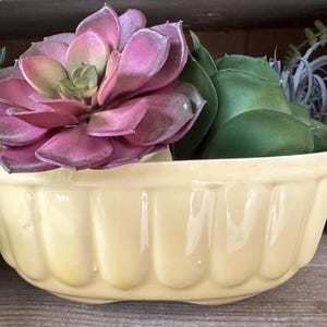 Vintage Brush Gelber Blumentopf Oval aus den USA