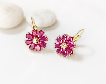 Roze toermalijn madeliefjebloemoorbellen, fuchsiaroze edelsteen Leverback-hanger met goud gevuld