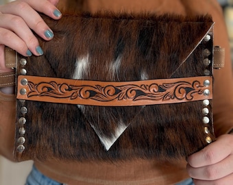 El clutch Ruth, clutch tipo sobre hecho a mano, clutch de piel de vaca, monedero de cuero, monedero de piel de vaca