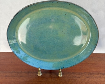 Mittlere ovale glasierte Schale blau grün und gesprenkelt