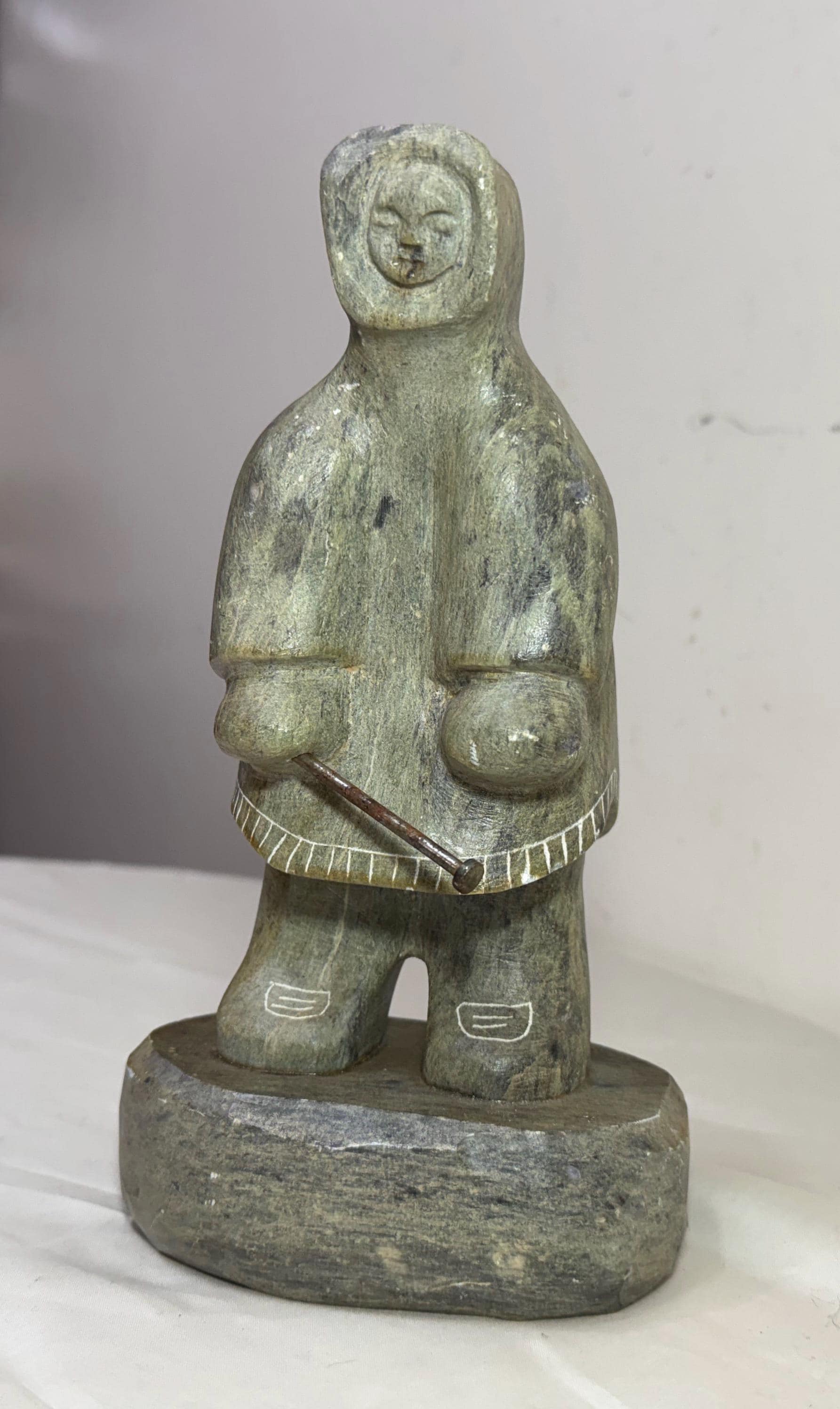 アラスカ先住民【エスキモー】シルバーハンド 彫刻 ストーンオブジェ 置物 Inuit Eskimo Carving Sculpture - Etsy