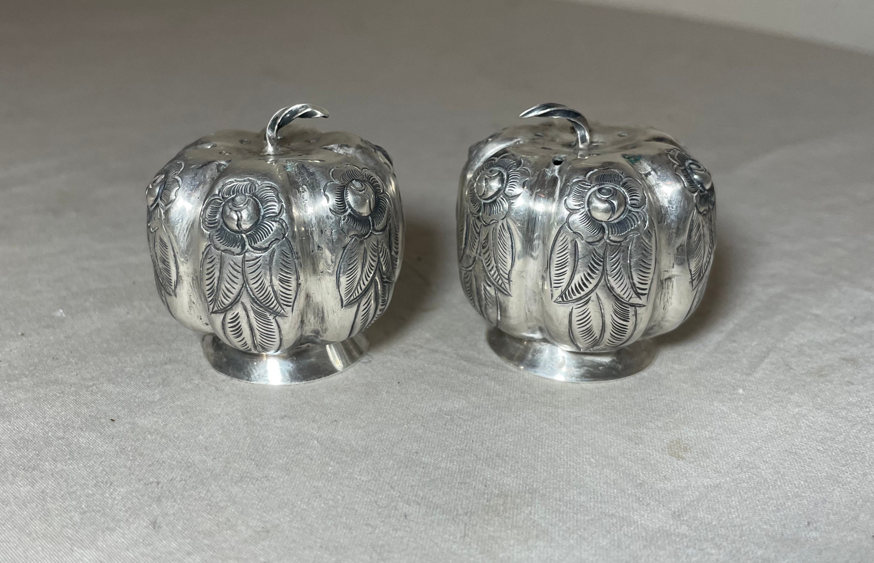 Mexican salt＆pepper Mexico Salt & Pepper Shakers Southwestern White Ceramic 3.5