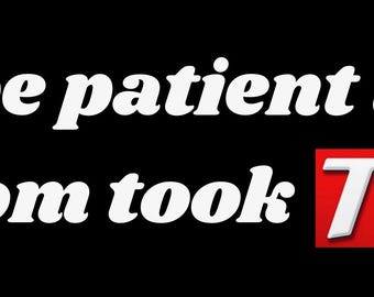 Puede incluir: Fondo negro con texto blanco: "Please be patient with me my mom took TYLENOL". La palabra "TYLENOL" está en un rectángulo rojo.