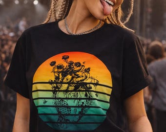 花、蜂、ハニカムがあしらわれた解剖学的ハート柄Tシャツ | エッジの効いたメタルフローラル