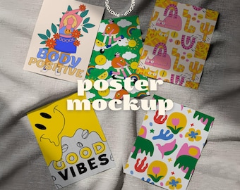 Puede incluir: Una colección de carteles coloridos con varios diseños y texto. Un cartel dice "BODY POSITIVE" con una figura de dibujos animados. Otro dice "GOOD VIBES" con una carita sonriente. Otros carteles presentan patrones e ilustraciones abstractas.