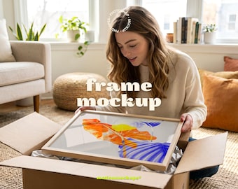 Mockup horizontaal frame, vrouw unboxing, lifestyle muurkunst (PSD)