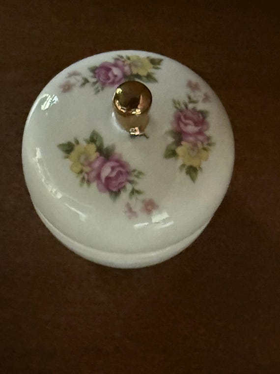 Vintage Floral Porcelain Vanity Trinket Box w/ Go… - image 4