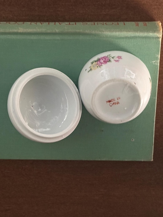 Vintage Floral Porcelain Vanity Trinket Box w/ Go… - image 10