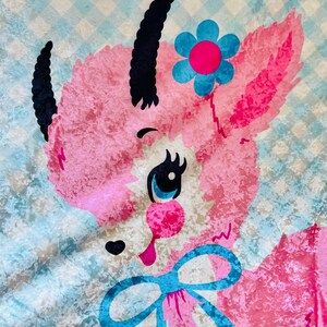 Cute Kitschy Retro Goat Crushed Velvet Blanket - Vintage Kitsch Gingham Pink and Blue Sherpa Throw Blanket immagine 3