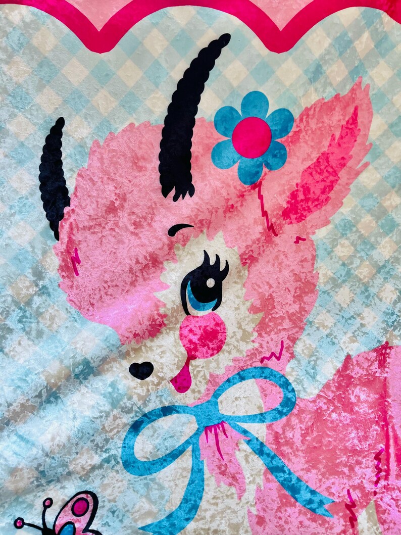 Cute Kitschy Retro Goat Crushed Velvet Blanket - Vintage Kitsch Gingham Pink and Blue Sherpa Throw Blanket immagine 3