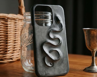 iPhone Handyhülle aus Schlangenleder im Gothic Style