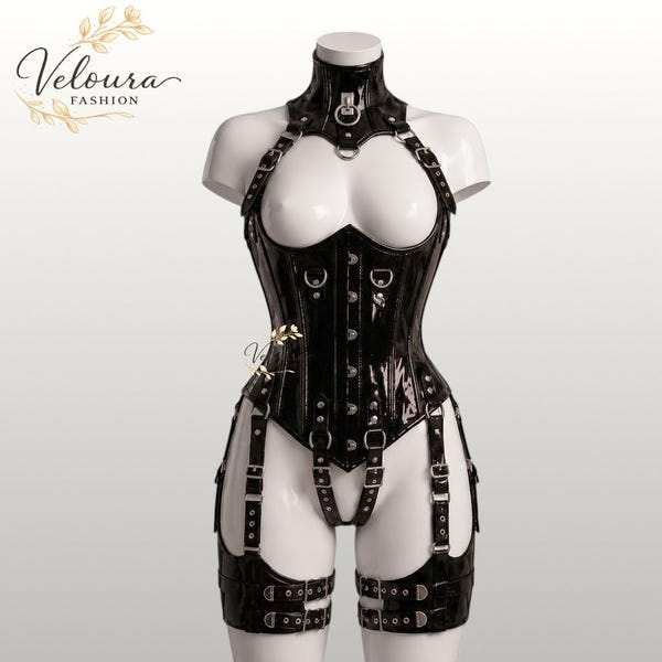 Corsé gótico de PVC charol negro, body con arnés, faja reductora, moda alternativa cyberpunk.