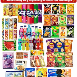 Può includere: Un assortimento colorato di snack e bevande, tra cui lattine di soda, bottiglie, patatine, biscotti e barrette di cioccolato. L'immagine presenta vari marchi e design di confezioni, offrendo una varietà di gusti e opzioni.