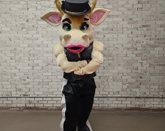 Disfraz de mascota de toro para adultos, elegante traje de peluche de buey, chaleco negro y sombrero de copa, atuendo profesional de animador para eventos o espectáculos.