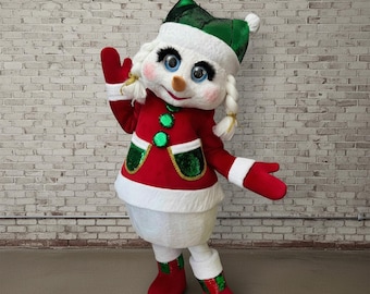 Disfraz de mascota de niña muñeco de nieve, traje de peluche de tamaño real para invierno, mascota animada de muñeco de nieve navideño, personaje festivo profesional para espectáculos navideños.