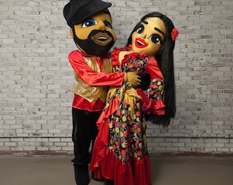 Disfraces de mascota estilo gitano para adultos, trajes de peluche para parejas folclóricas, atuendos tradicionales de personajes balcánicos, par de trajes de escenario para animadores profesionales
