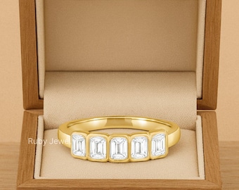 Moissanit Ehering im Smaragdschliff, halbe Ewigkeitsring im Smaragdschliff, 14K Gelbgold, schönes Hochzeitsgeschenk für Sie