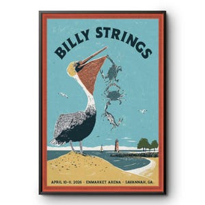 Puede incluir: Un póster enmarcado con un diseño vintage. El póster presenta un pelícano con un pico grande, sosteniendo cangrejos. El texto "BILLY STRINGS" está en la parte superior. El texto inferior dice "APRIL 10-11, 2026 - ENMARKET ARENA - SAVANNAH, GA."