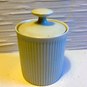 Arzberg Porcelain Covered Sugar.  Modernist Ceramic 1960&#39;s.  Sugar Bowl.  Vintage 1960.  White.  Made in Germany.