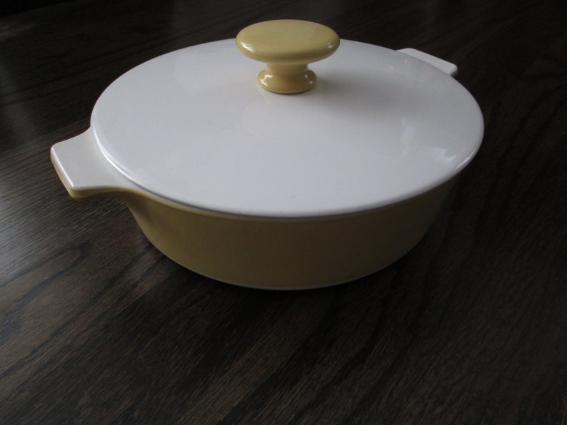 1960s Gold. Eames era Mid century modern covered casserole Vintage Corning Ware 1 qt
