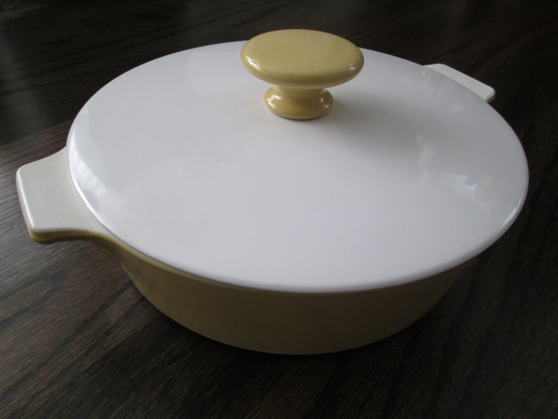 1960s Gold. Eames era Mid century modern covered casserole Vintage Corning Ware 1 qt