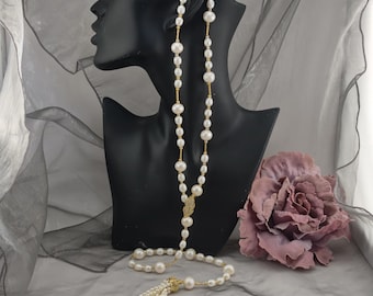 Luxurious Pearl Tassel Necklace with Gold Leaf Accent