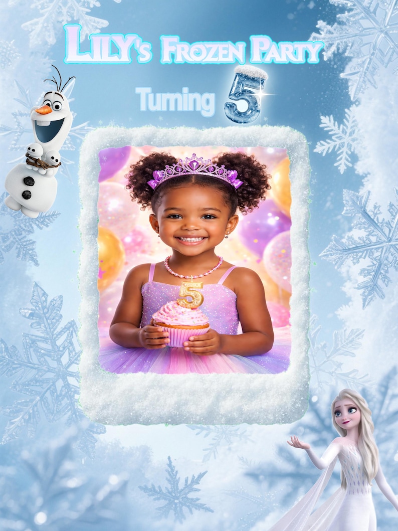 Puede incluir: Una taza de cer&aacute;mica blanca con un asa negra y el texto "But First, Coffee" en negro, con una fuente de estilo manuscrito. La taza est&aacute; sobre una superficie blanca.