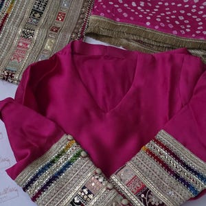 Magenta Sheesha Silk Kurta vid byxset med Chunri Dupatta: Pakistanskt indiskt bröllop bild 13