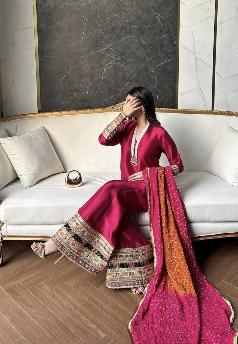 Magenta Sheesha Silk Kurta vid byxset med Chunri Dupatta: Pakistanskt indiskt bröllop bild 5