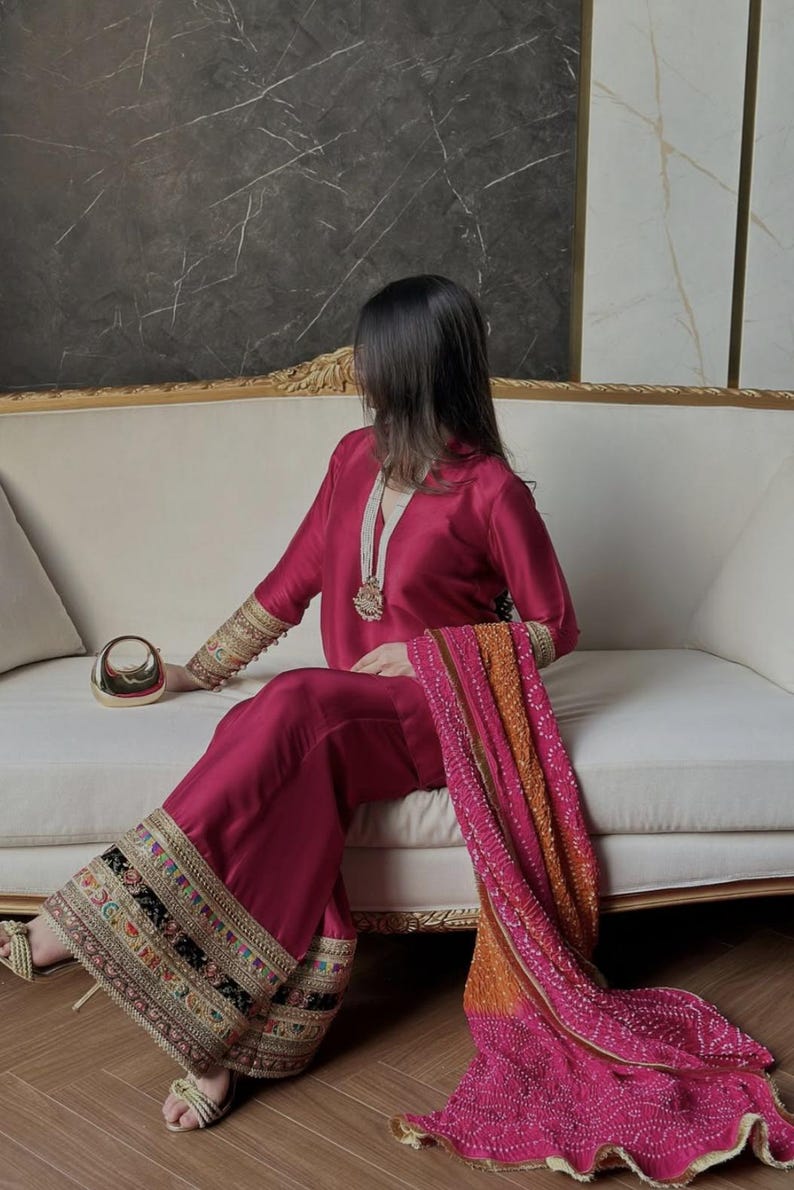 Magenta Sheesha Silk Kurta vid byxset med Chunri Dupatta: Pakistanskt indiskt bröllop bild 3