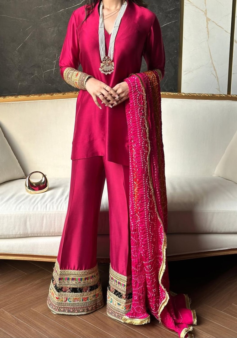 Magenta Sheesha Silk Kurta vid byxset med Chunri Dupatta: Pakistanskt indiskt bröllop bild 2